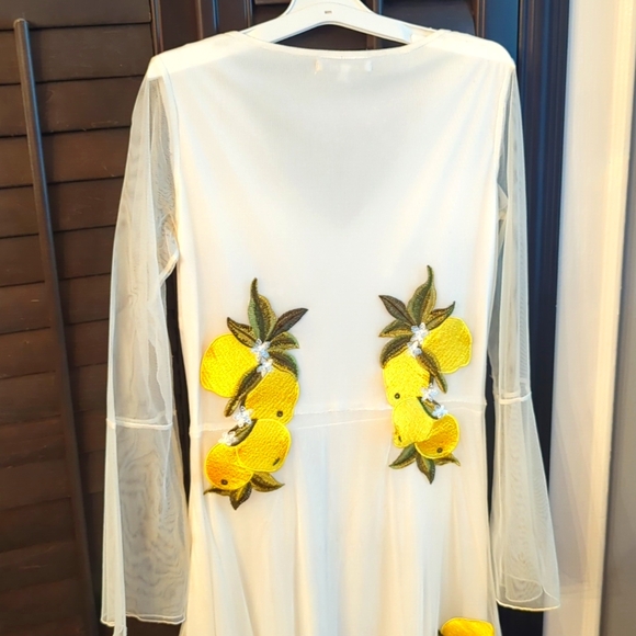 White dress with lemon embroidery - Picture 3 of 4